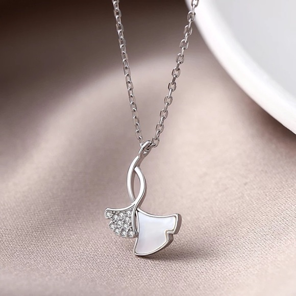 925 Sterling silver Ginkgo Leaf Shell MOP Fan-Shaped Necklace - Picture 1 of 3